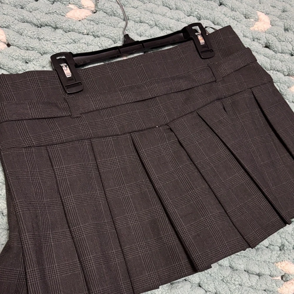 Zara Charcoal Pleated Skirt with Belt - Picture 6 of 9